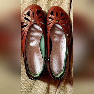 JBU RED LEATHER CUTOUT BALLET FLATS